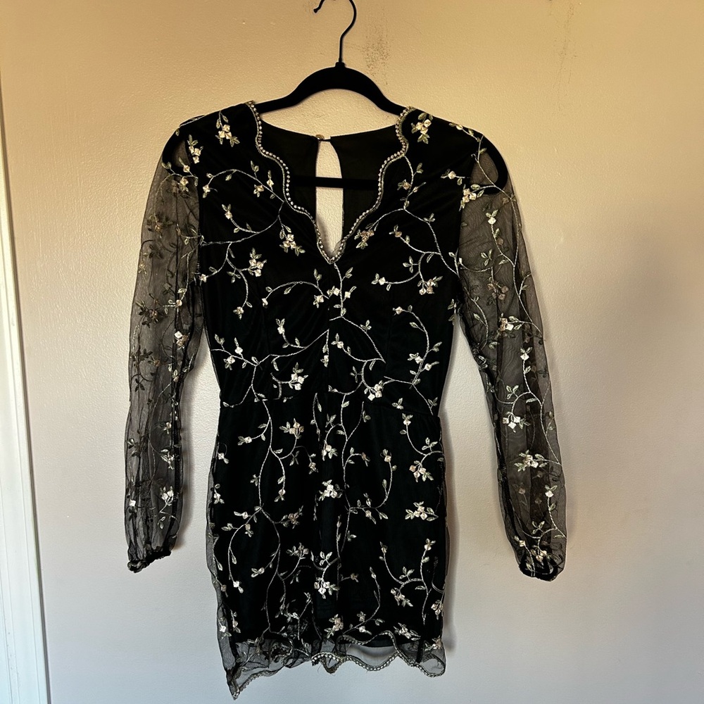 Elegant Black Floral Embroidered Romper - Size XSmall